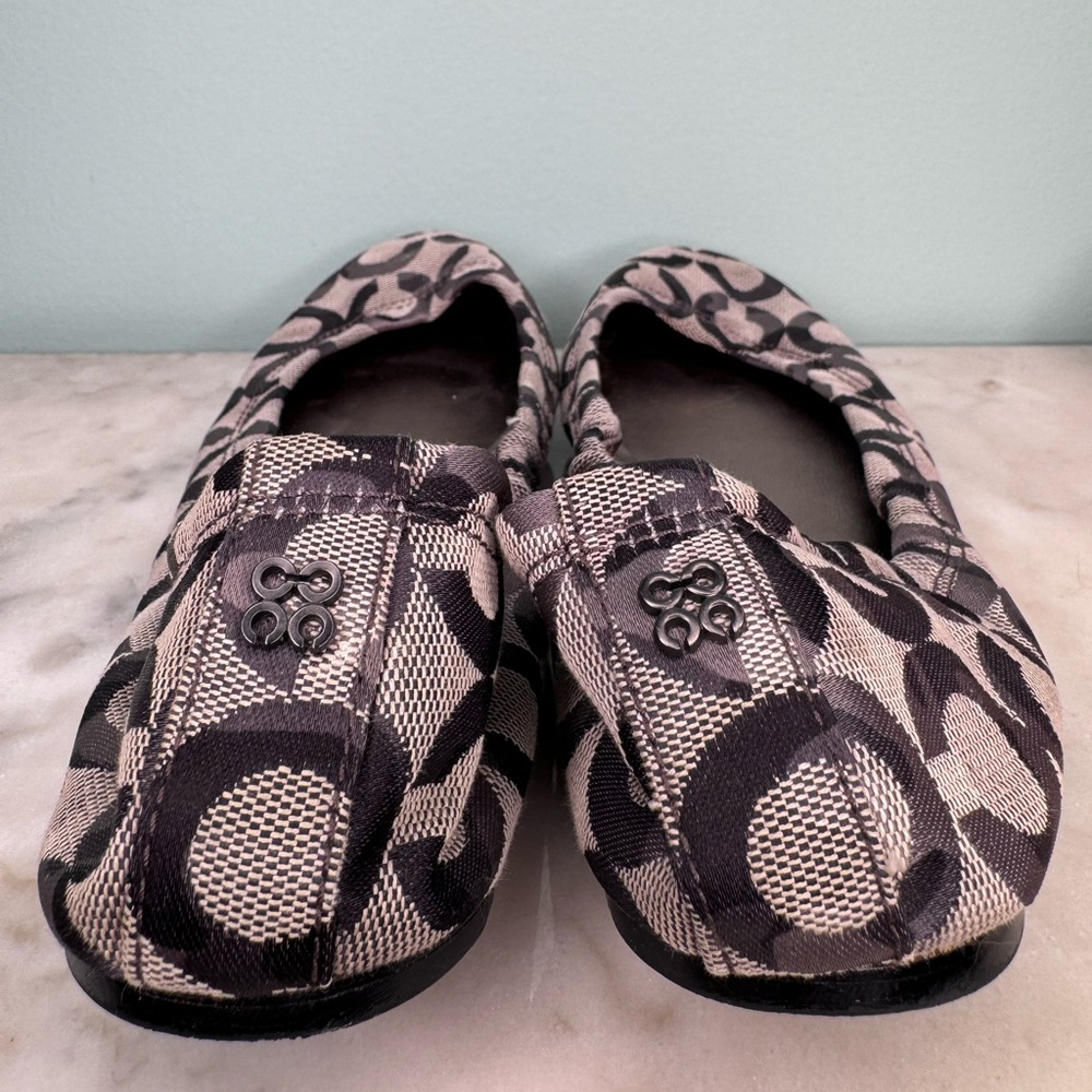 Coach “C” signature ballet flats Size 9